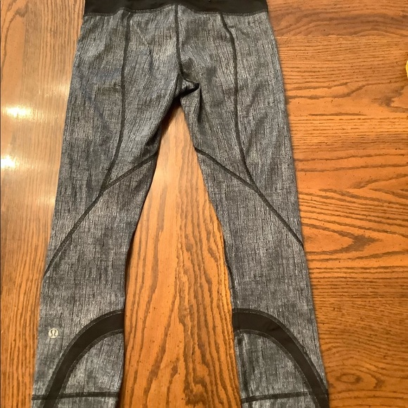 EUC Lululemon capris - Picture 2 of 6